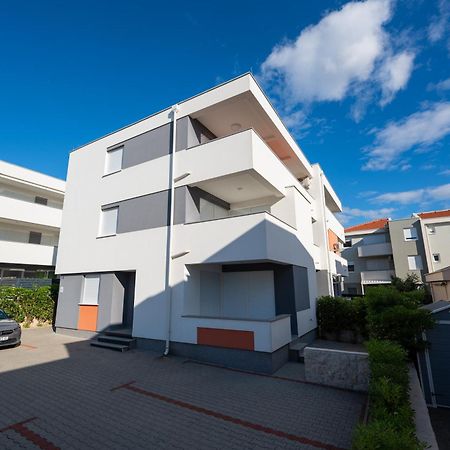 Relax Apartments Novalja Bagian luar foto