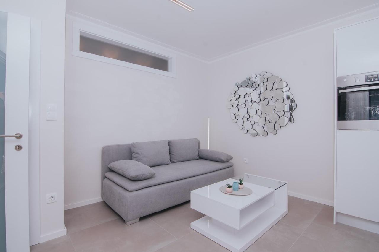 Relax Apartments Novalja Bagian luar foto