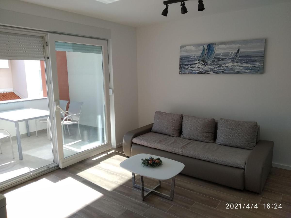 Relax Apartments Novalja Bagian luar foto
