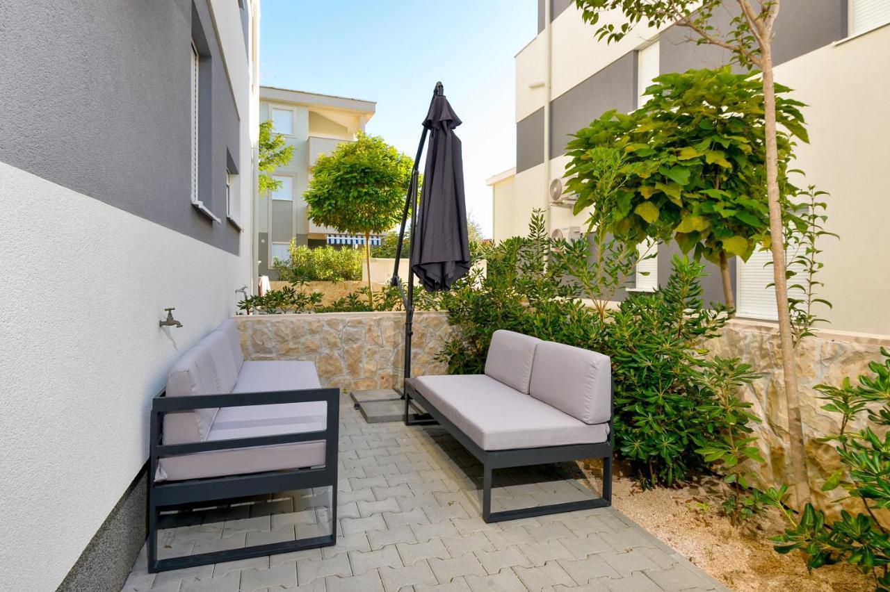 Relax Apartments Novalja Bagian luar foto