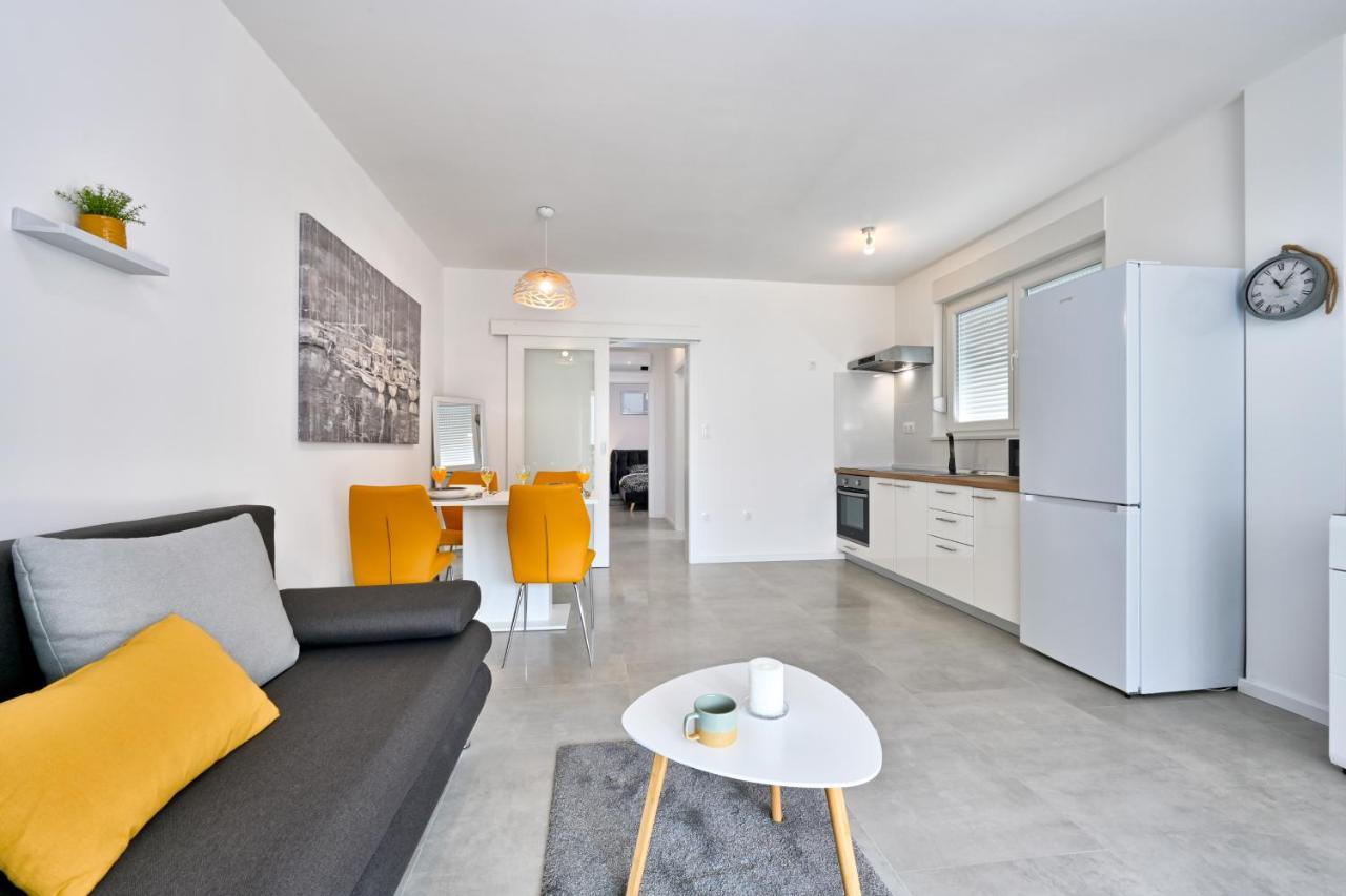 Relax Apartments Novalja Bagian luar foto