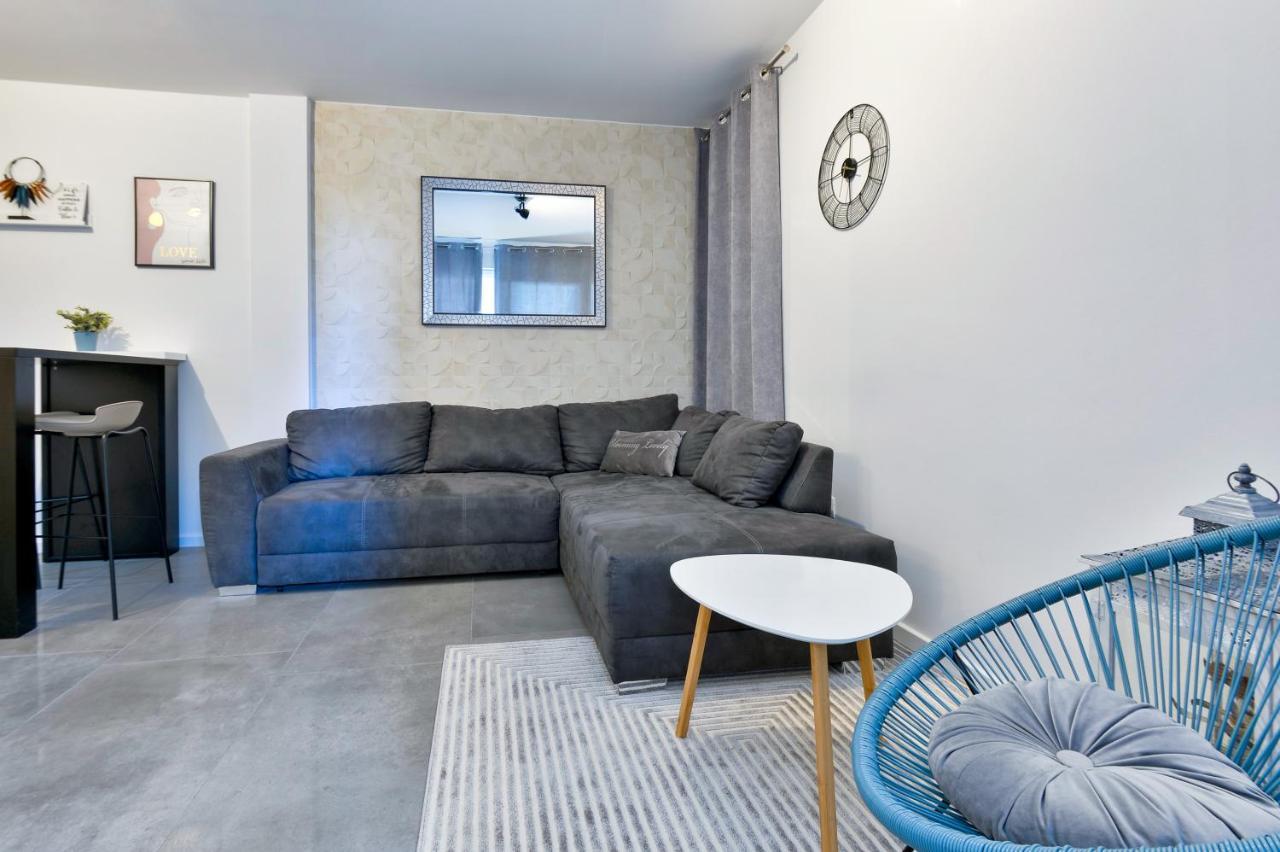 Relax Apartments Novalja Bagian luar foto
