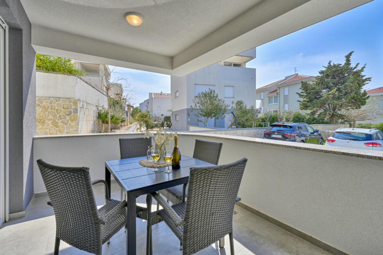 Relax Apartments Novalja Bagian luar foto