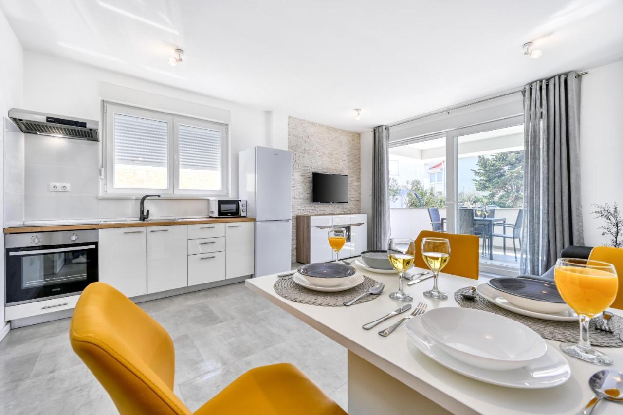 Relax Apartments Novalja Bagian luar foto