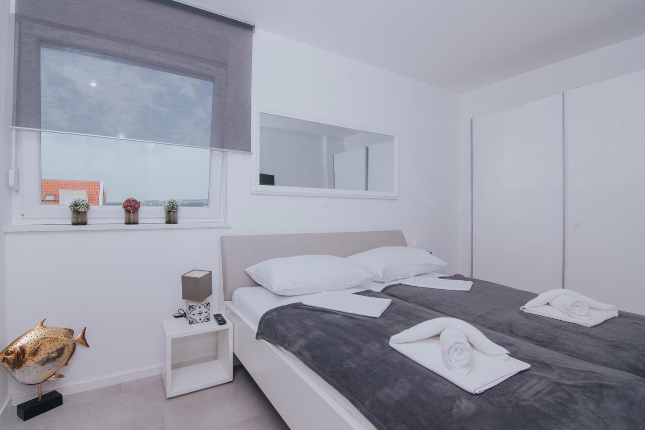 Relax Apartments Novalja Bagian luar foto
