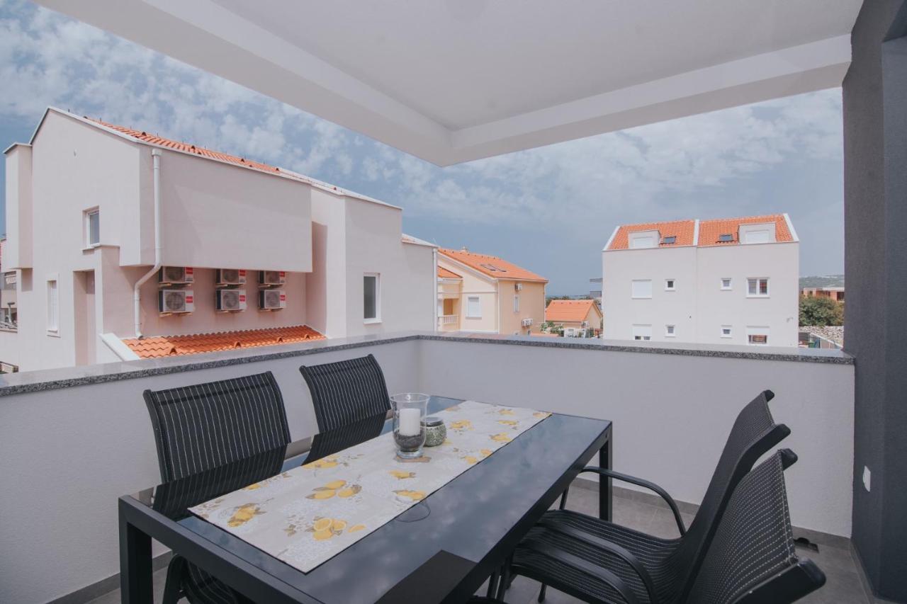Relax Apartments Novalja Bagian luar foto