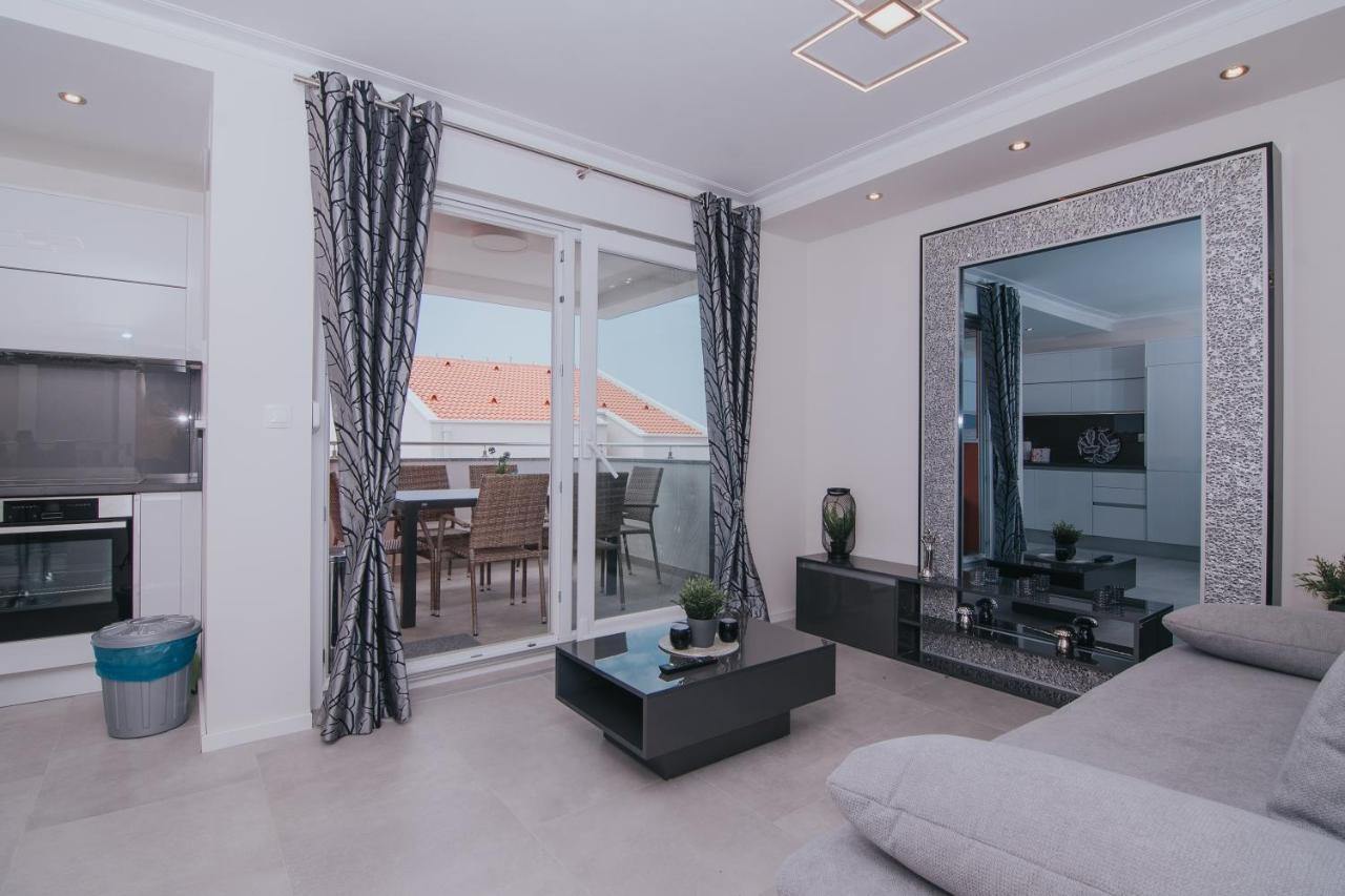 Relax Apartments Novalja Bagian luar foto