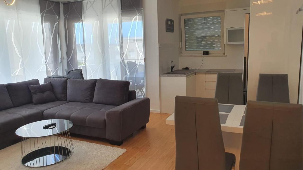 Relax Apartments Novalja Bagian luar foto