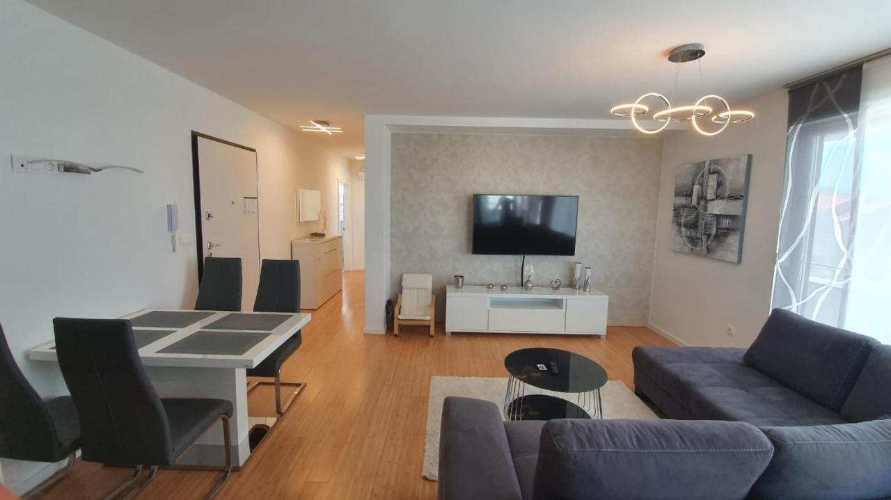 Relax Apartments Novalja Bagian luar foto