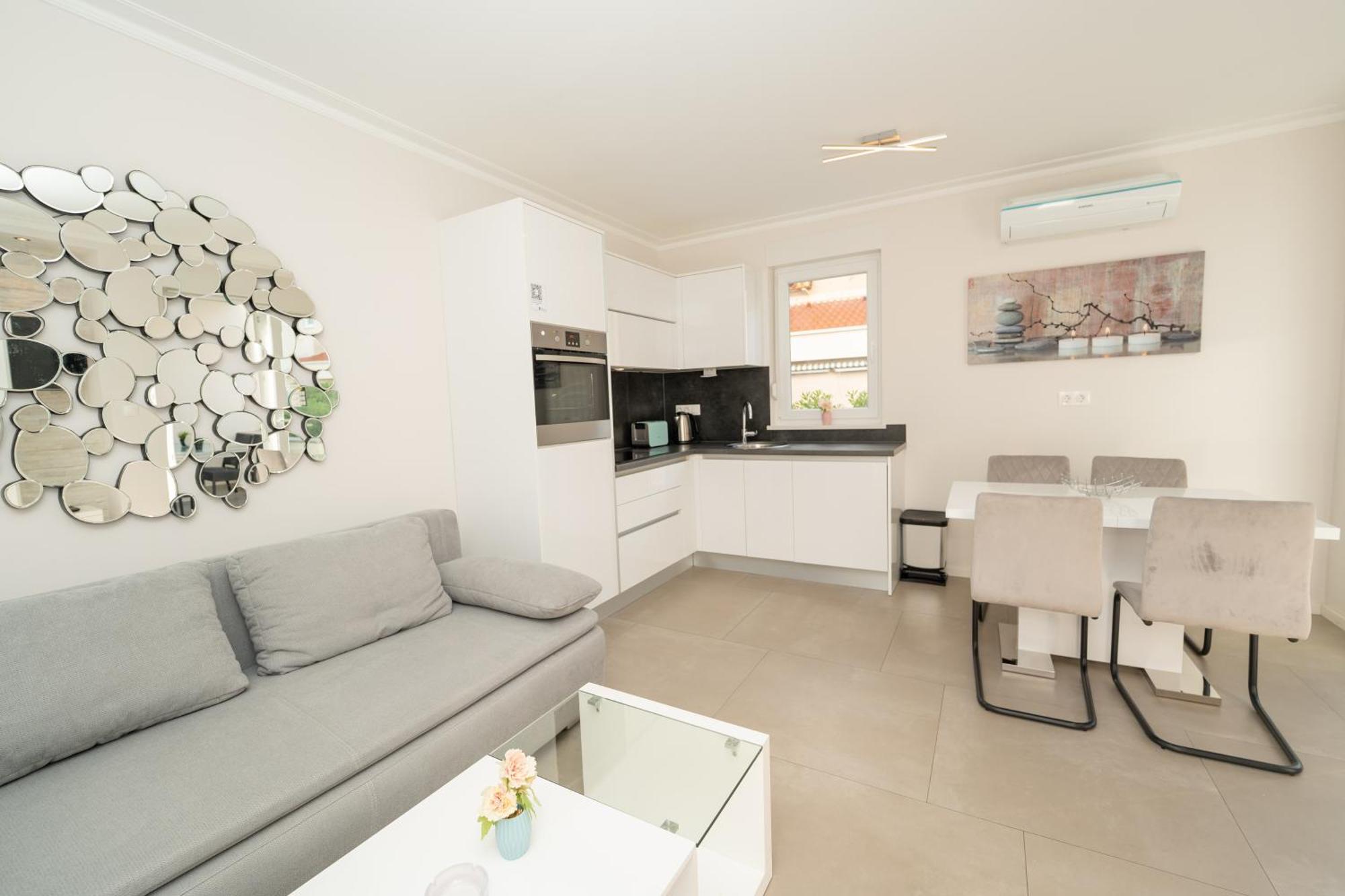 Relax Apartments Novalja Bagian luar foto