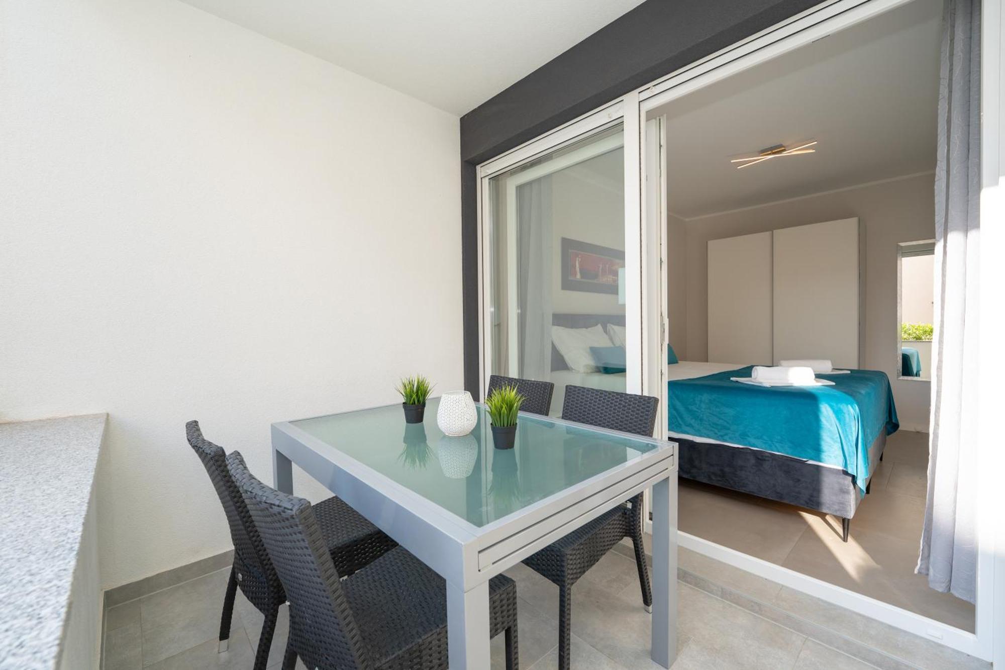 Relax Apartments Novalja Bagian luar foto