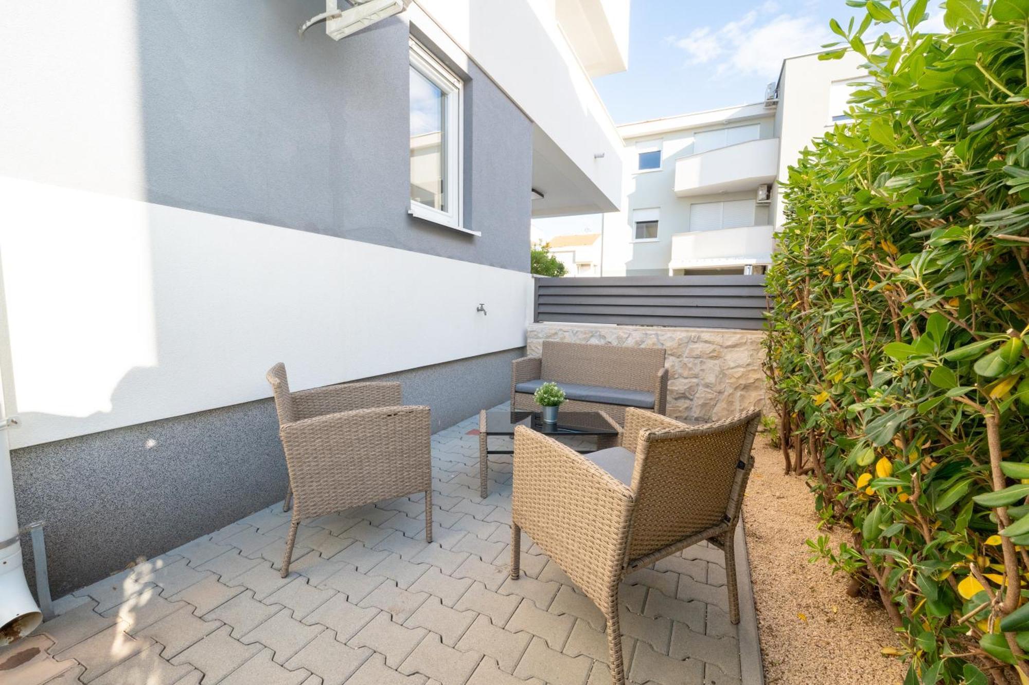 Relax Apartments Novalja Bagian luar foto