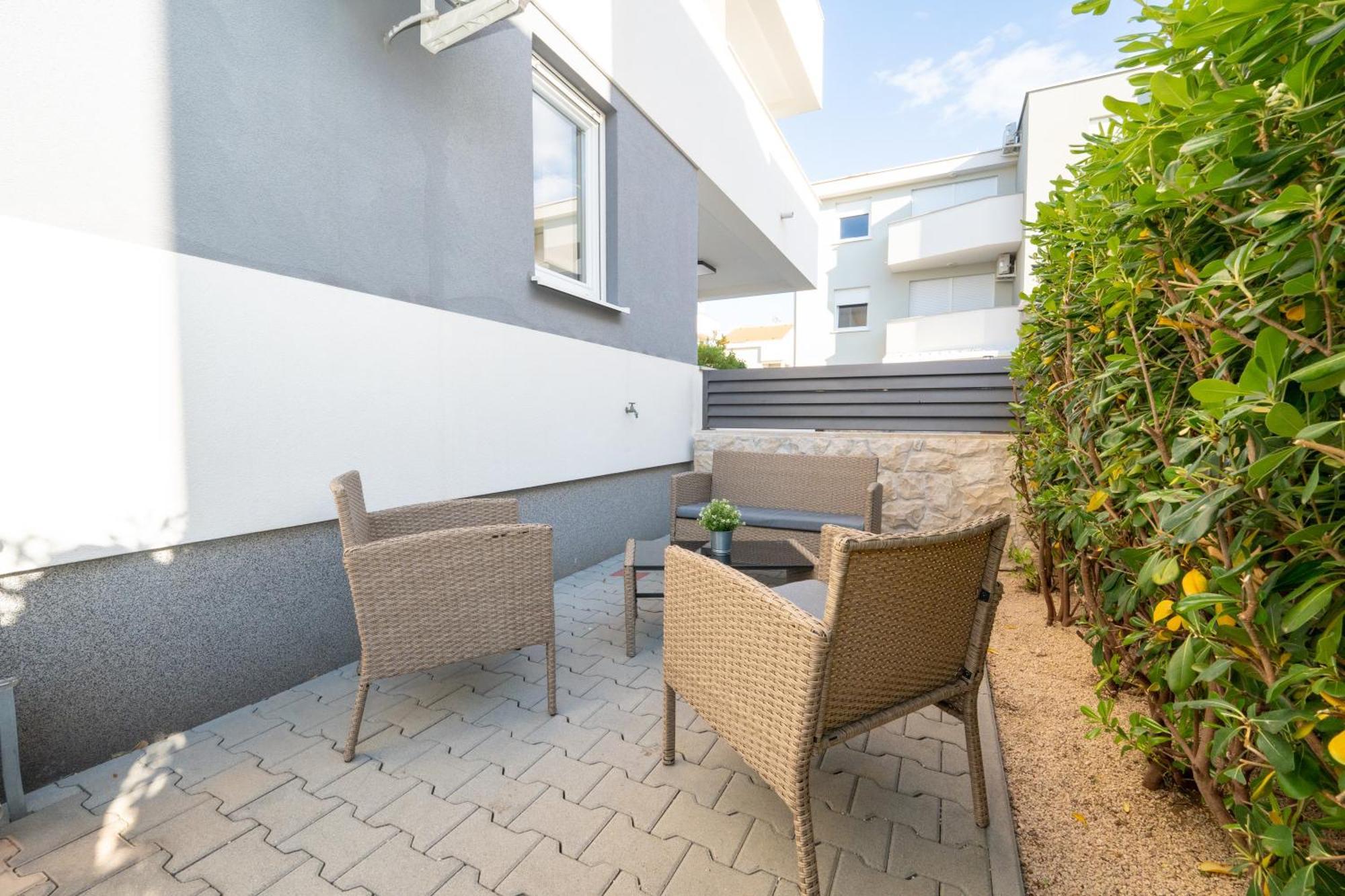 Relax Apartments Novalja Bagian luar foto