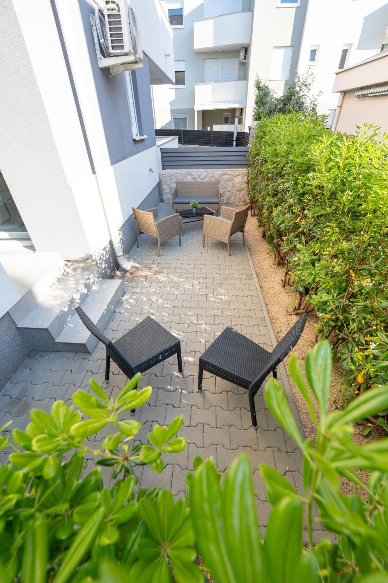 Relax Apartments Novalja Bagian luar foto