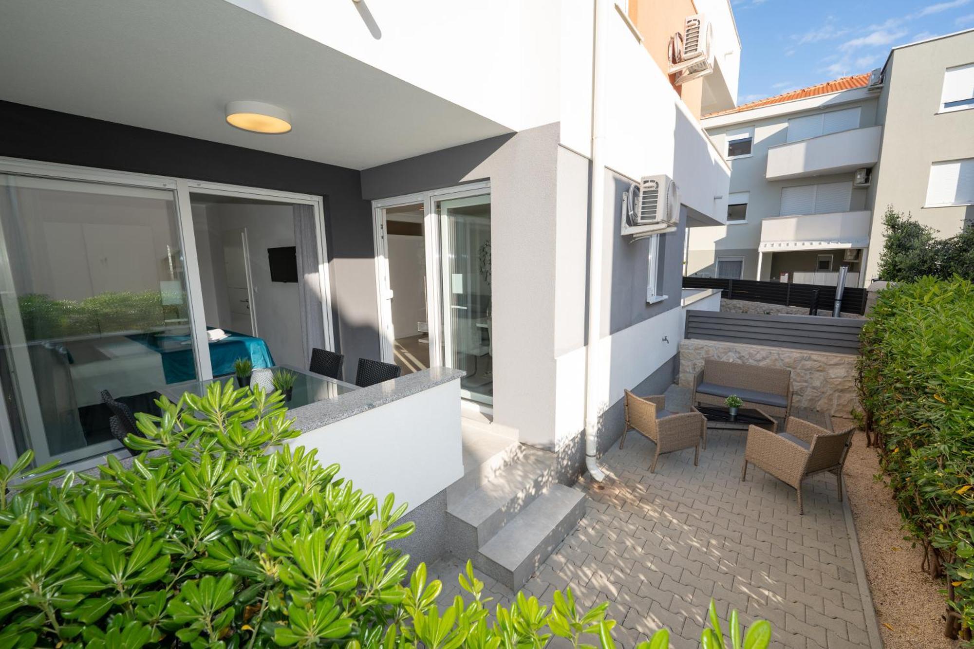 Relax Apartments Novalja Bagian luar foto