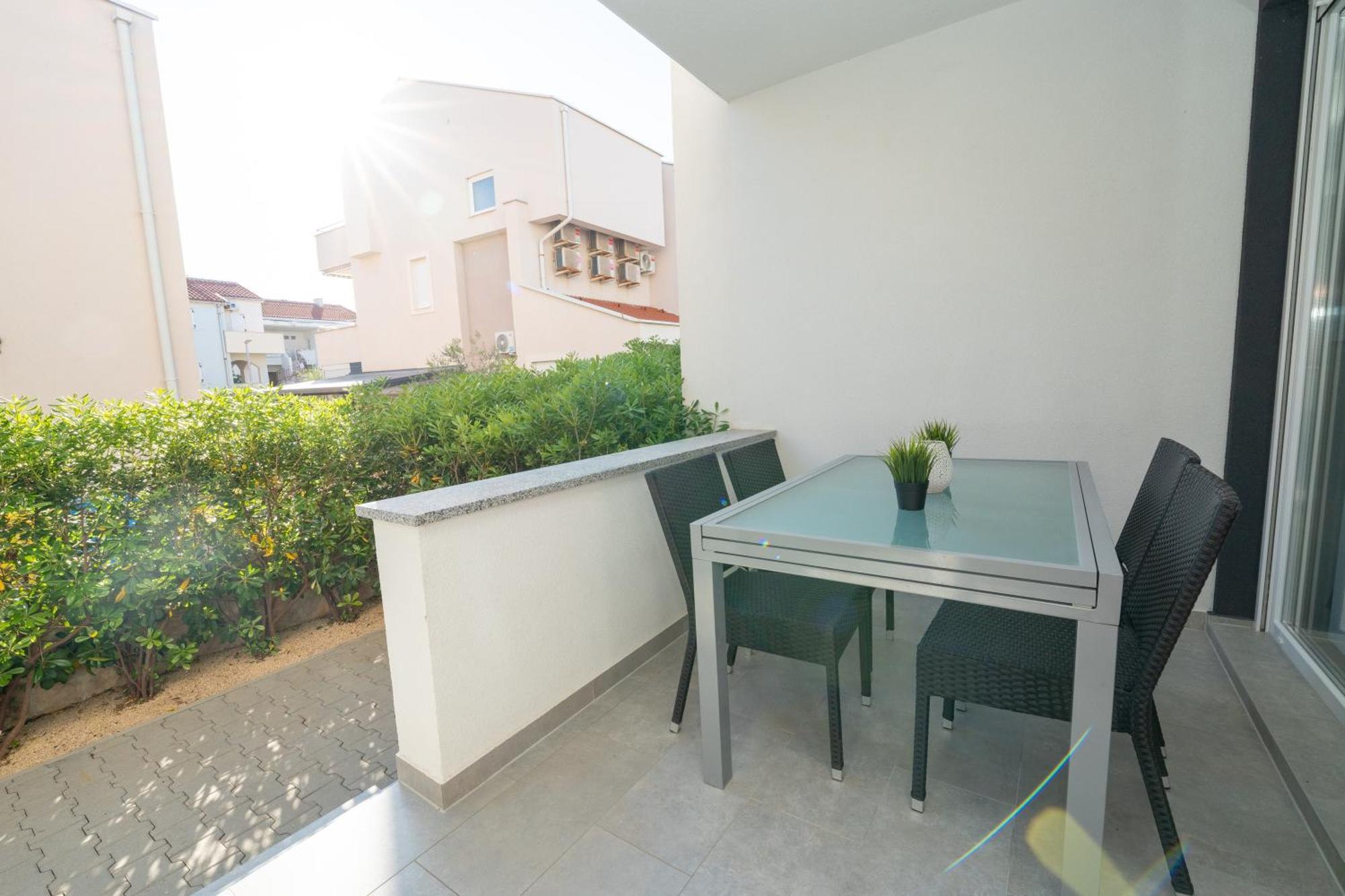 Relax Apartments Novalja Bagian luar foto