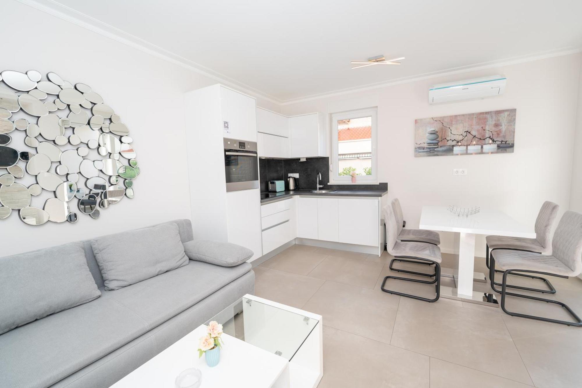 Relax Apartments Novalja Bagian luar foto