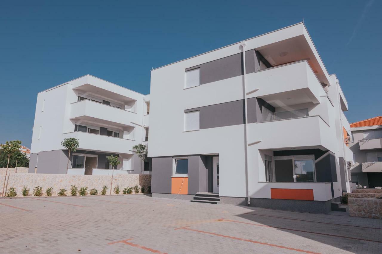 Relax Apartments Novalja Bagian luar foto