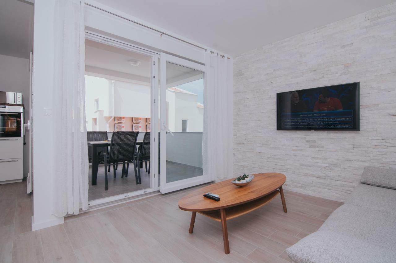 Relax Apartments Novalja Bagian luar foto