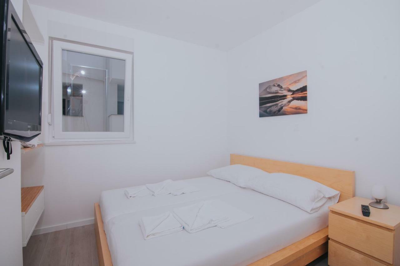 Relax Apartments Novalja Bagian luar foto