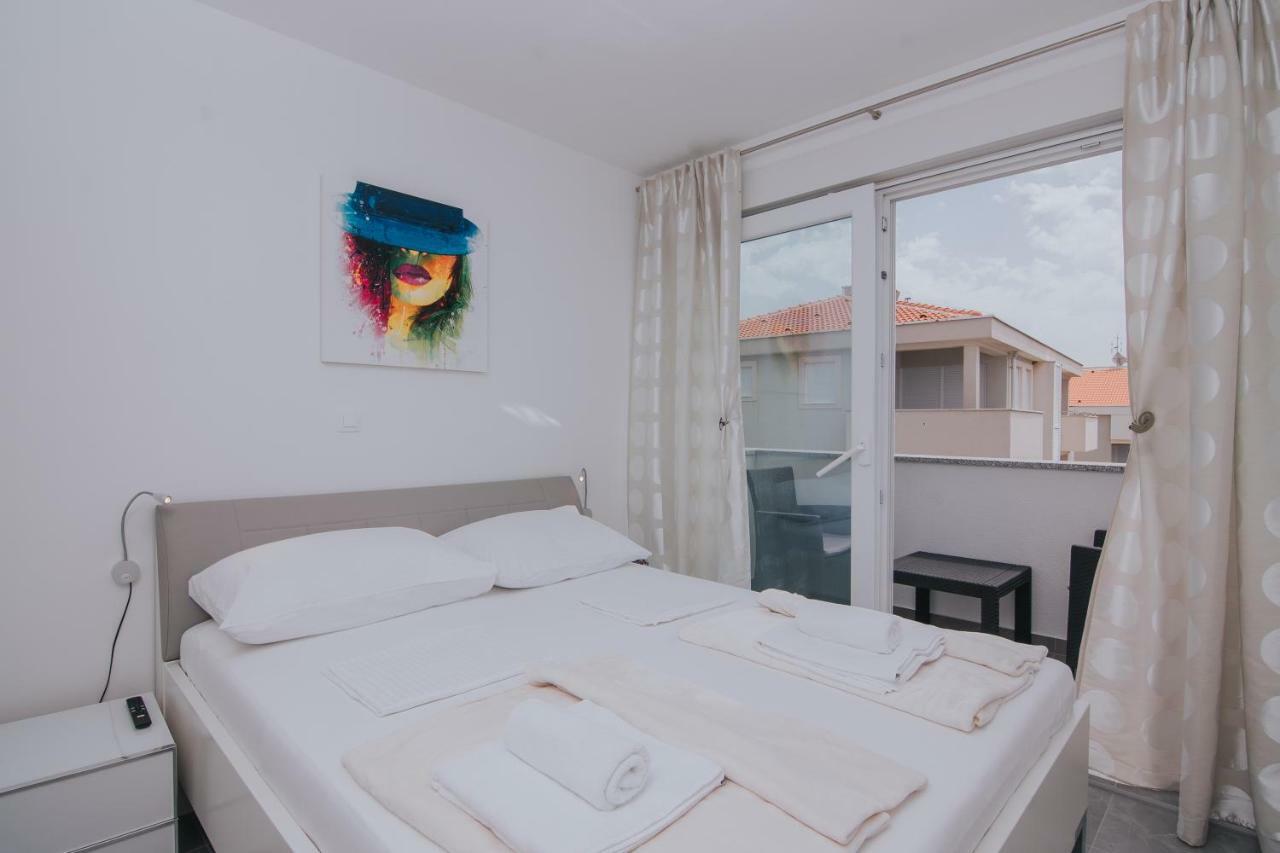 Relax Apartments Novalja Bagian luar foto
