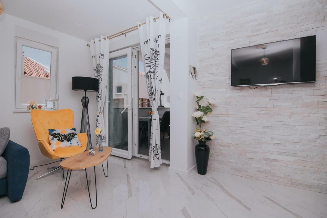 Relax Apartments Novalja Bagian luar foto