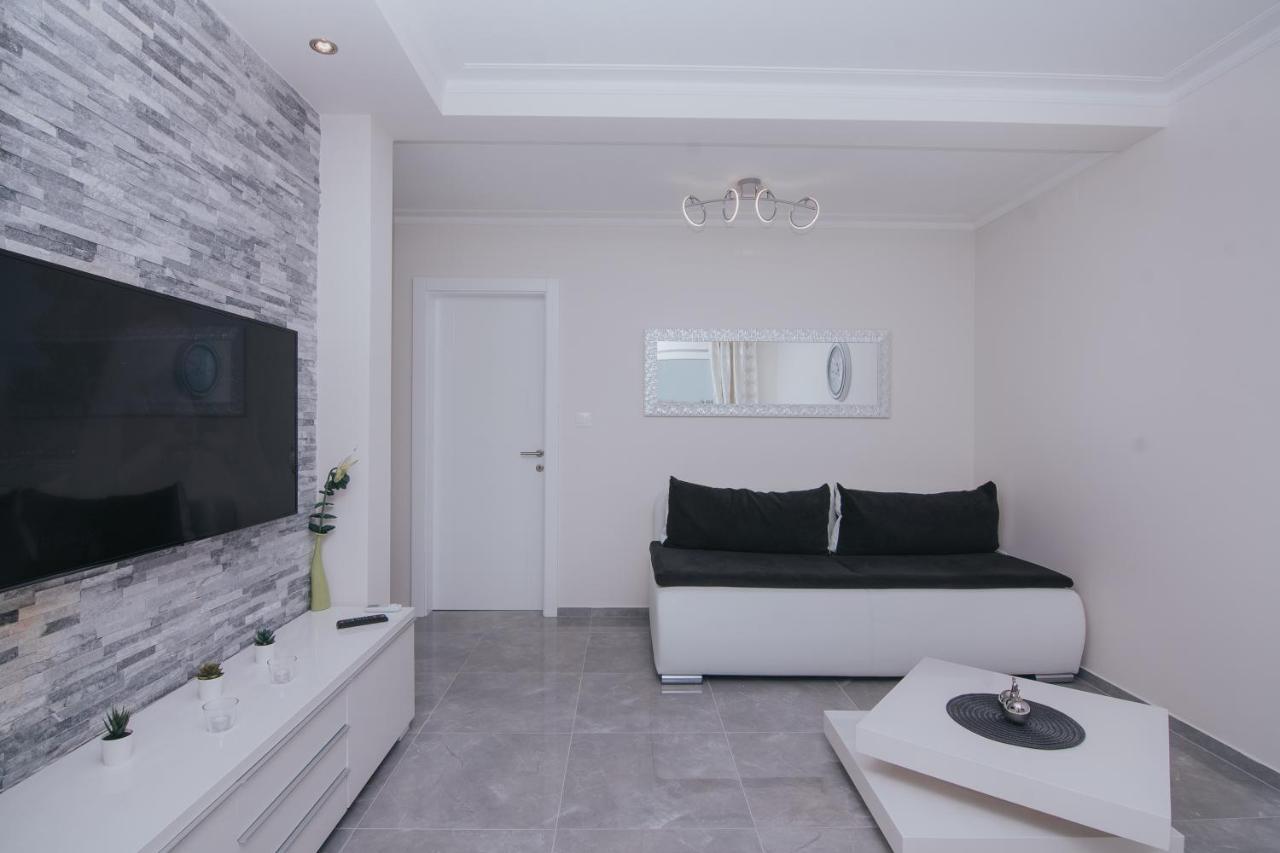 Relax Apartments Novalja Bagian luar foto